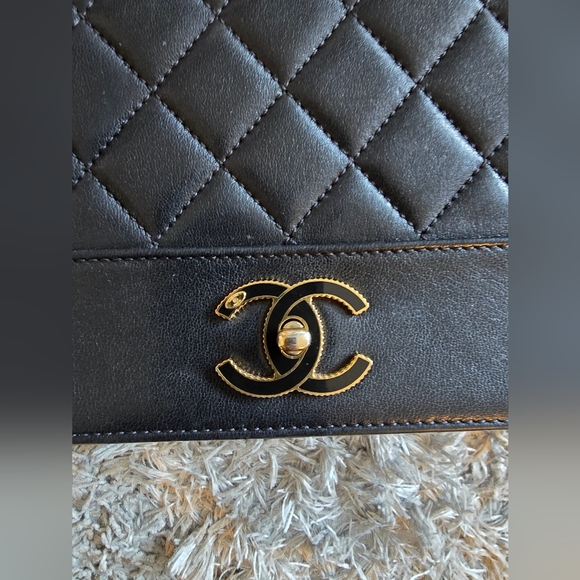 GAURENTEED AUTHENTIC CHANEL SHEEPSKIN QUILTED VINTAGE MADEMOISELLE FLAP BAG - Picture 2 of 14